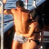 Ronaldo Berpesta Bareng Gadis Misterius di Ibiza