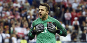 Fabianski: Satu Poin Berharga Lawan Jerman