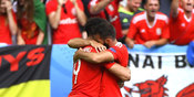 Robson-Kanu Kunci Kemenangan Perdana Wales di Euro 2016 Robson-Kanu Kunci Kemenangan Perdana Wales di Euro 2016