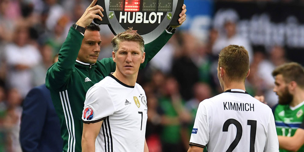 Schweinsteiger Ukir Rekor Penampilan di Euro