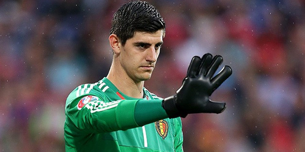 Courtois Terlibat Keributan dengan Pelatihnya