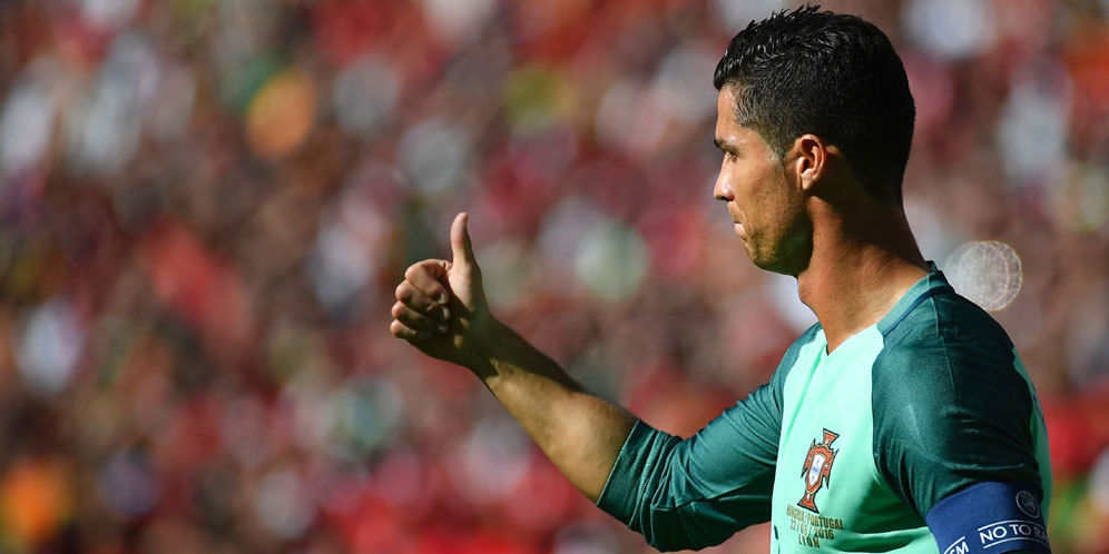 Inilah Sebab Ronaldo Lempar Mic Reporter ke Danau