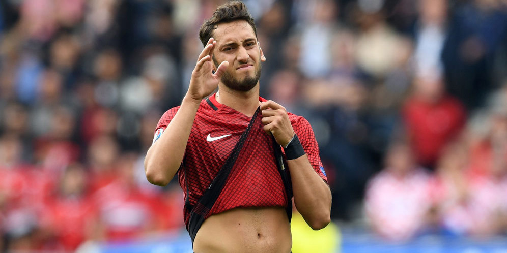 MU & Arsenal Punya Kans Gaet Calhanoglu