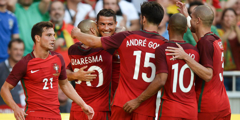 Demi Ronaldo dan Portugal, Ibu CR7 Lakukan Ziarah