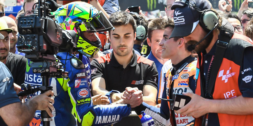 Ketika Valentino Rossi dan Marc Marquez Akhirnya Berbaikan