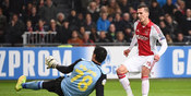 Kapten Ajax: Milik ke Napoli Demi Uang Kapten Ajax: Milik ke Napoli Demi Uang