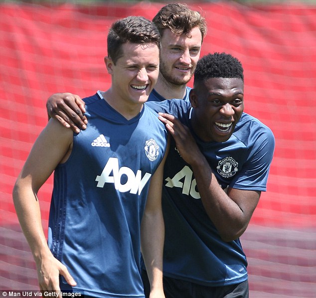 Mensah dan Herrera