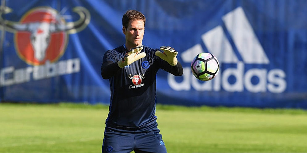 West Ham Ingin Datangkan Begovic dari Chelsea