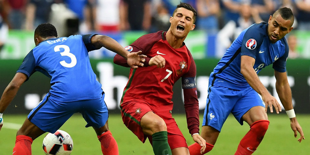 Video: Detik-detik Payet Hajar Ronaldo Sampai Cedera