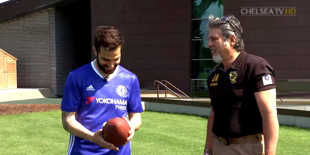 Fabregas, Courtois dan Begovic Kewalahan Jajal American Football