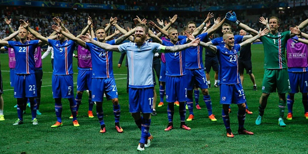 Di Lapangan, Di Tribun, Islandia Menolak Gentar