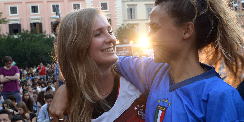 Galeri Foto Suporter: Jerman vs Italia (1-1, Penalti 6-5)