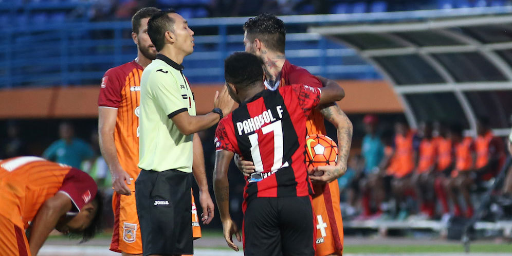 Persipura Permalukan PBFC, Semen Padang Makin Jago Kandang