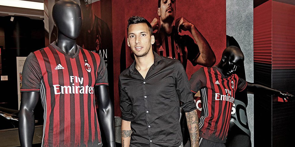 Bek Baru Milan Terancam Langsung Dipinjamkan