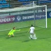 Hanya Sejengkal dari Gawang, Tembakan Gadis Ini Gagal Jadi Gol
