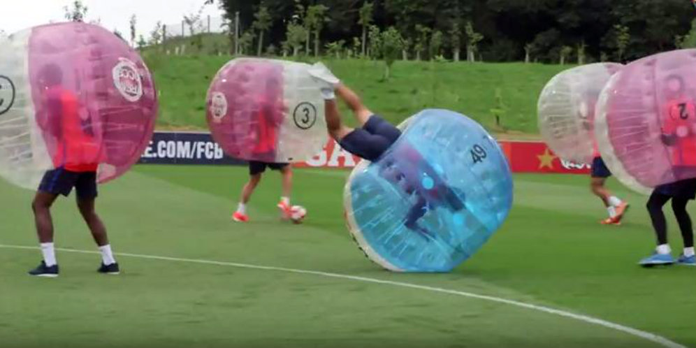 Pemanasan Hadapi Liverpool, Barcelona Main Bubble Football