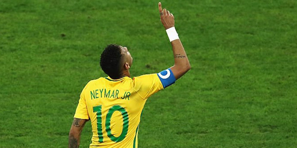 Neymar Lepas Ban Kapten Timnas Brasil