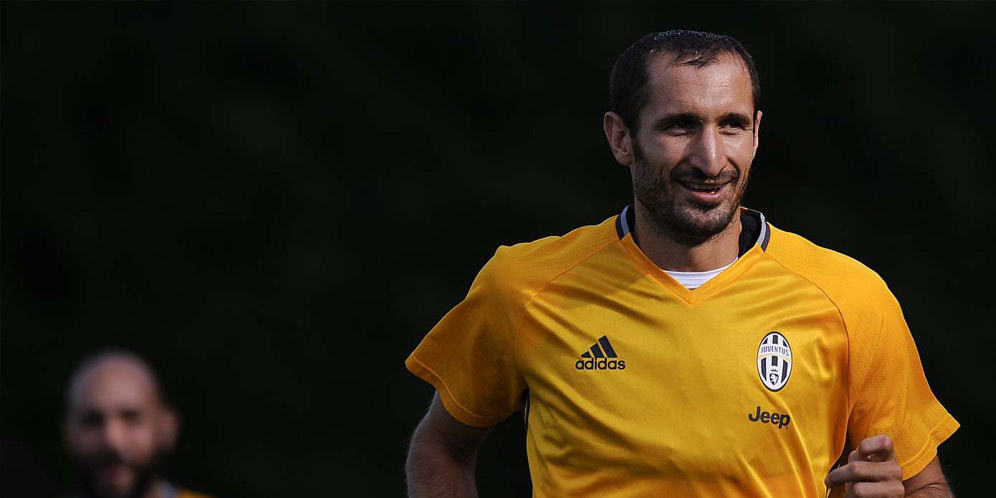 Chiellini Tak Mau Banding-bandingkan Ventura Dengan Conte