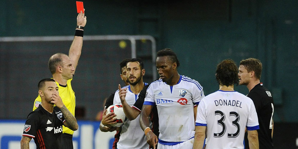 Drogba Dikartu Merah Gara-gara Tendang Lawan di Depan Wasit!