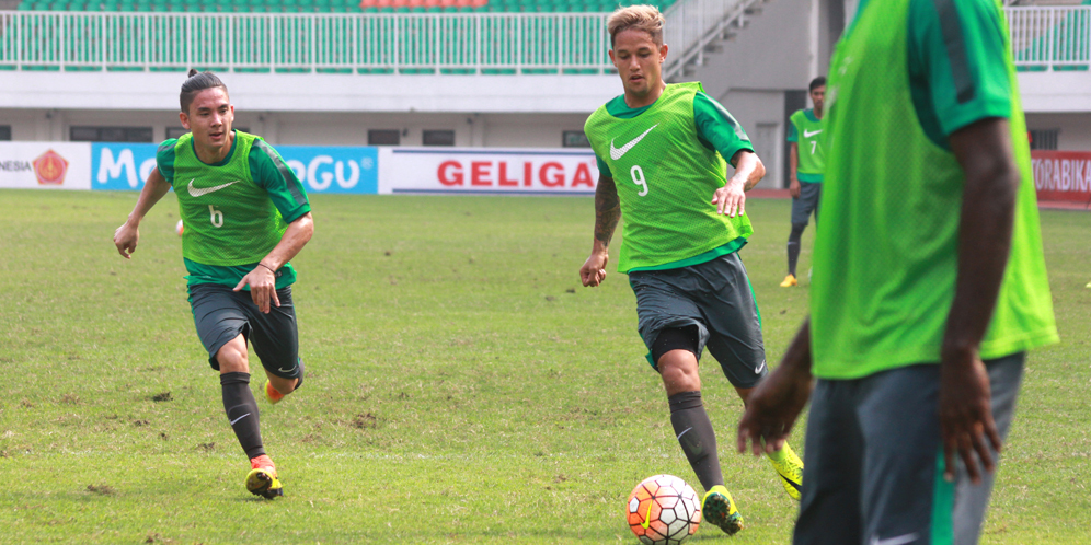 Kim Kurniawan Rangkap Tugas Jadi Penerjemah Alfred Riedl