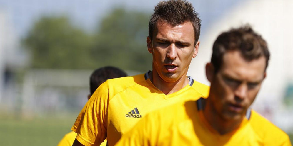 Chelsea Coba Rayu Mandzukic Hengkang dari Juventus