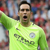 Guardiola Bela Kesalahan Claudio Bravo