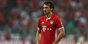 Hummels Tumpahkan Kopi di Jas Mahalnya, Muller Tertawa Jahat