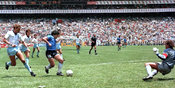Mengenang Gol Tangan Tuhan dan Solo Run Diego Maradona ke Gawang Inggris