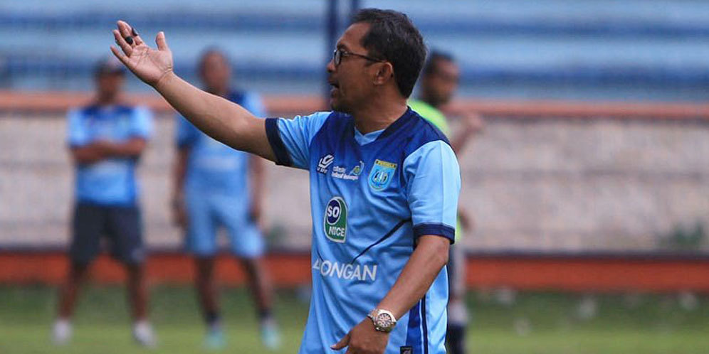 Aji Santoso Datang, Persela Hattrick Imbang