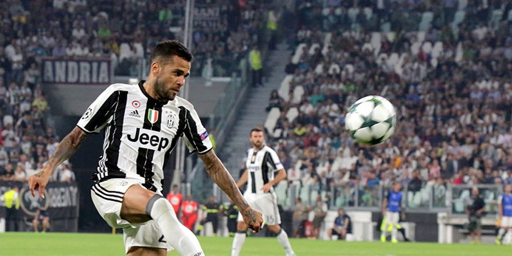 Dani Alves, Bek Paling Kreatif di Matchday 1