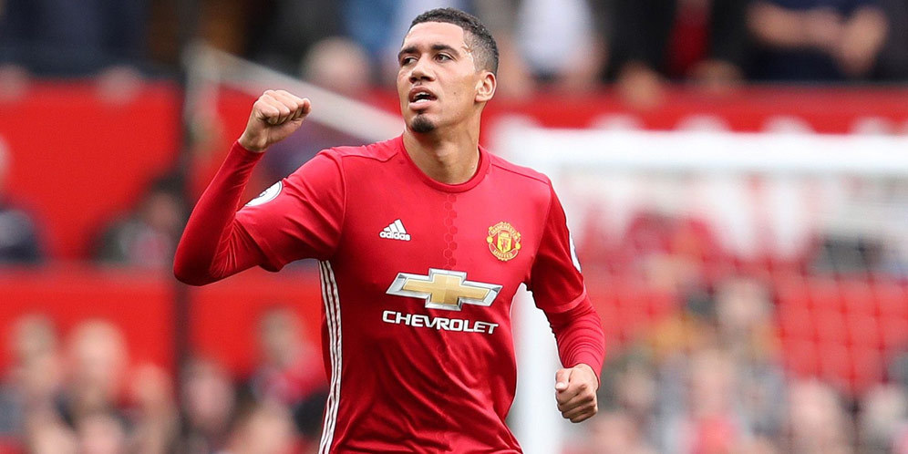 Juara EFL Cup, Smalling Kirim Peringatan Pada Liverpool