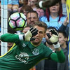 Ini Yang Dilakukan Stekelenburg Usai Tahan Dua Penalti Man City Ini Yang Dilakukan Stekelenburg Usai Tahan Dua Penalti Man City