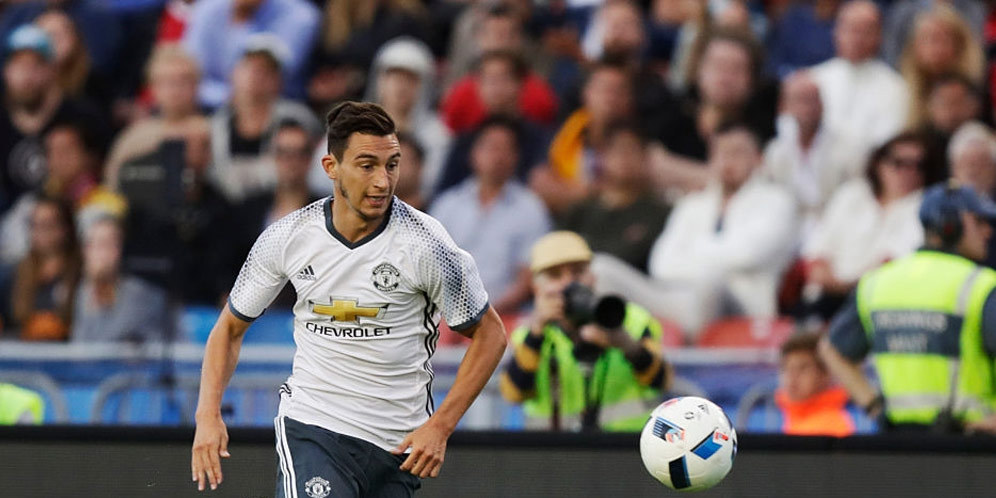 Darmian Siap Gantikan Posisi Valencia sebagai Bek Kanan MU