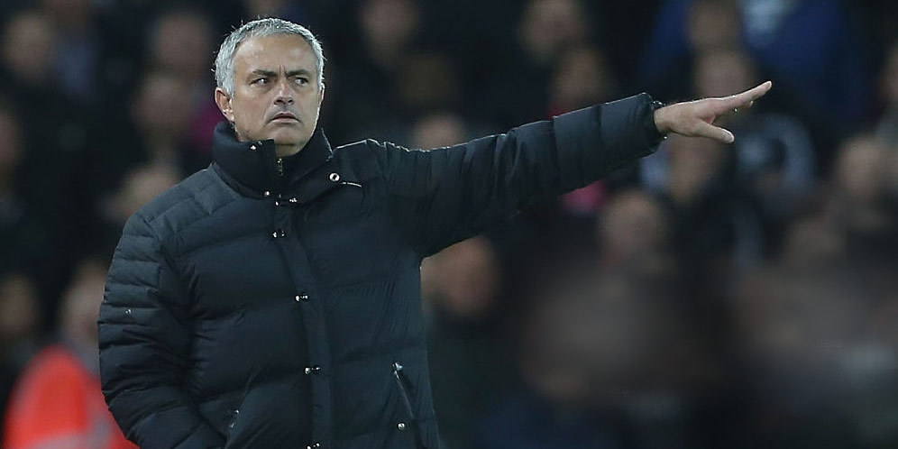 Mourinho Berpartisipasi Dalam Crossbar Challenge, Hasilnya?