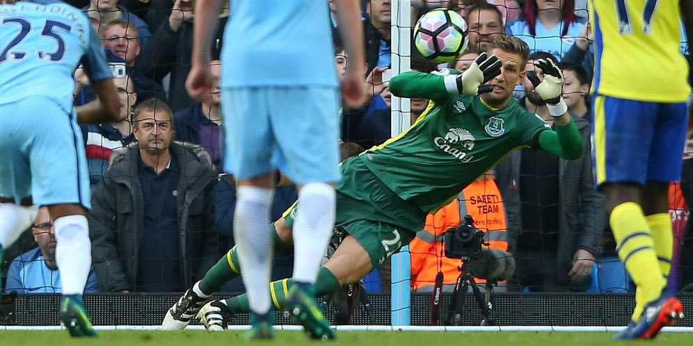 Ini Yang Dilakukan Stekelenburg Usai Tahan Dua Penalti Man City