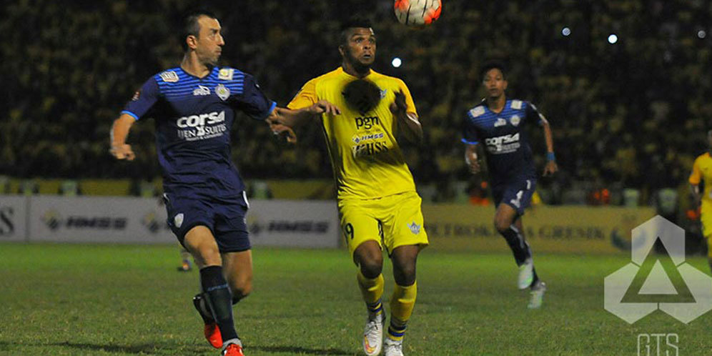 Persegres Sukses Kejutkan Arema Cronus