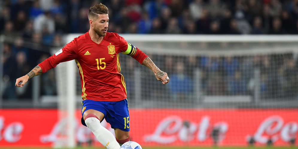 Tak Seperti Pique, Ramos Belum Pikirkan Pensiun Dari Spanyol