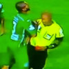 Tak Terima Dikartu Merah, Pemain Ini Jungkalkan Wasit!