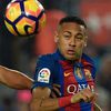 Pengecut, Neymar Dorong Lawan Dari Belakang