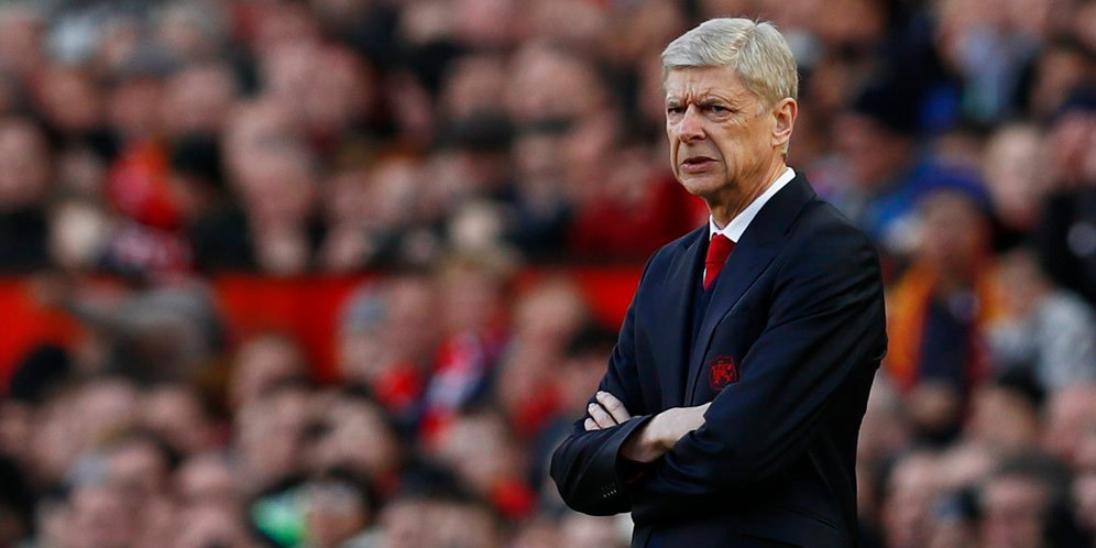 Bos Stoke Sebut Wenger Diistimewakan Wasit