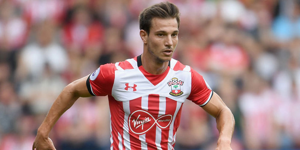 Barcelona Kembali Kejar Cedric Soares