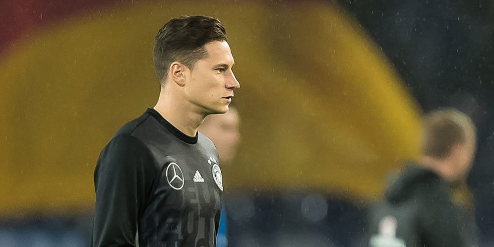 Ozil Paksa Arsenal Buru Tanda Tangan Julian Draxler