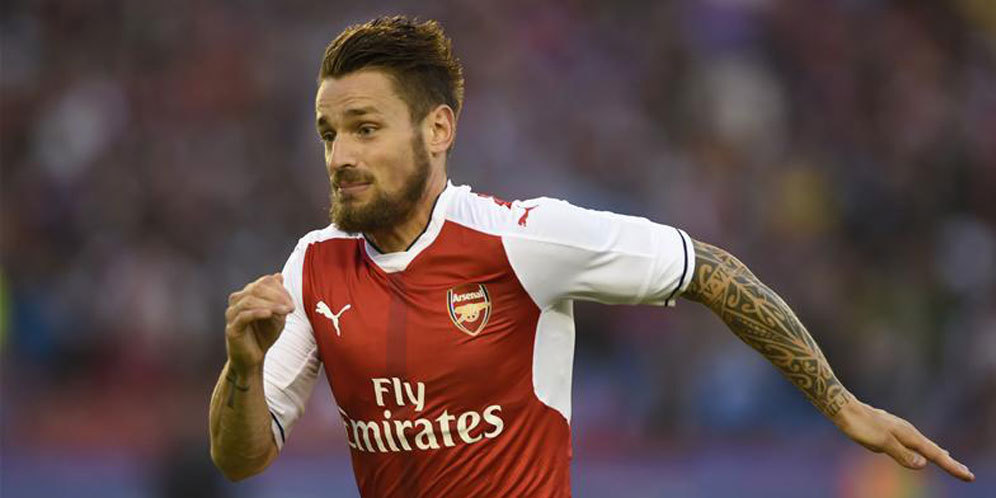 Wenger: Debuchy Tertegun dengan Cederanya