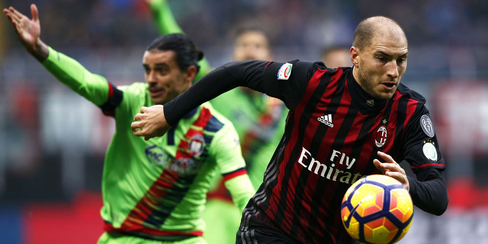 Hasil Pertandingan AC Milan vs Crotone: Skor 2-1