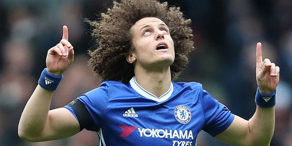 David Luiz Pamerkan Trik Sulap Kartu ke Pemain Chelsea