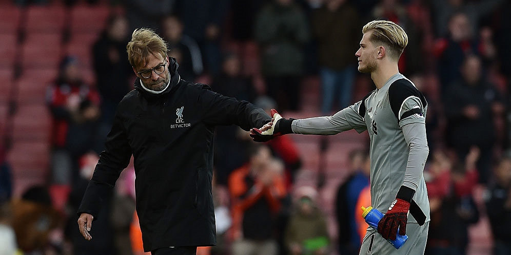 Mau Juara, Neville Sarankan Liverpool Cari Kiper Baru