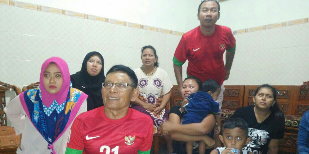 Begini Nuansa Nobar di Rumah Andik Vermansah