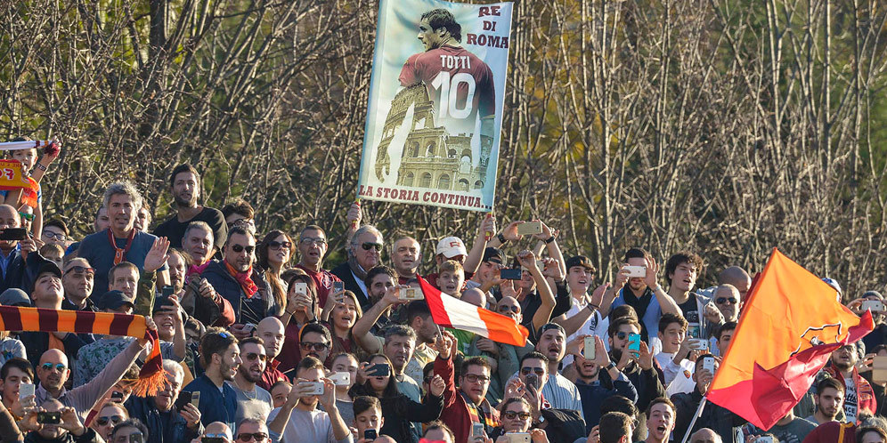 Sambutan Heroik 4000 Romanisti Usai Menang Derby