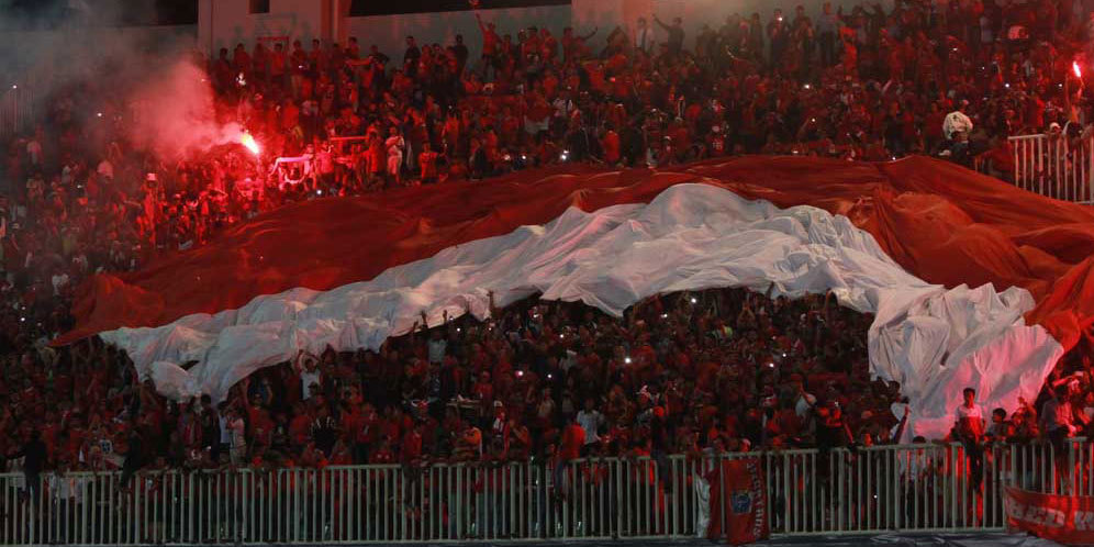 Merinding! Bendera Raksasa Indonesia Penyemangat Boaz Solossa