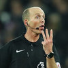 Penuh Kontroversi, FA Turunkan Mike Dean ke Championship Penuh Kontroversi, FA Turunkan Mike Dean ke Championship